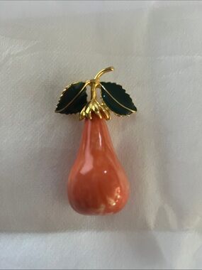 VERY RARE Vintage KENNETH JAY LANE Lucite Pear With Enamel Leaves- like new